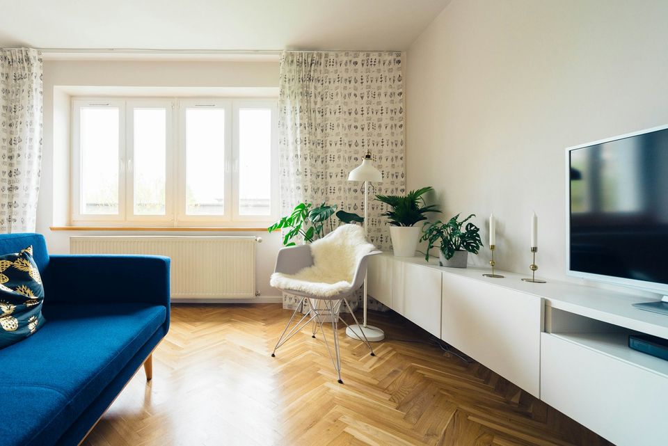 Sanierter Altbau mit Stuck und Flügeltüren, Josefstadt